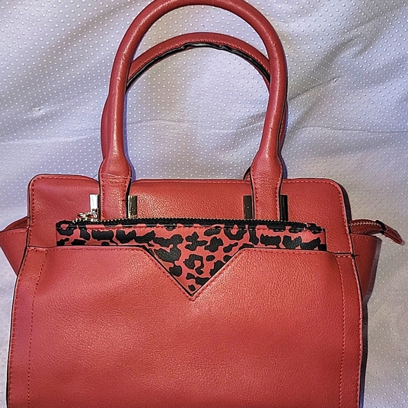 BRAND NEW CROSSBODY - Picture 3 of 6